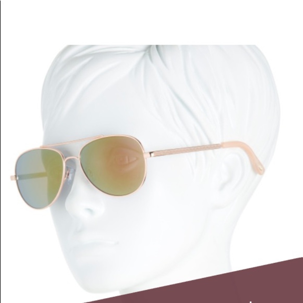 Oscar by Oscar De La Renta
One Size Sunglasses